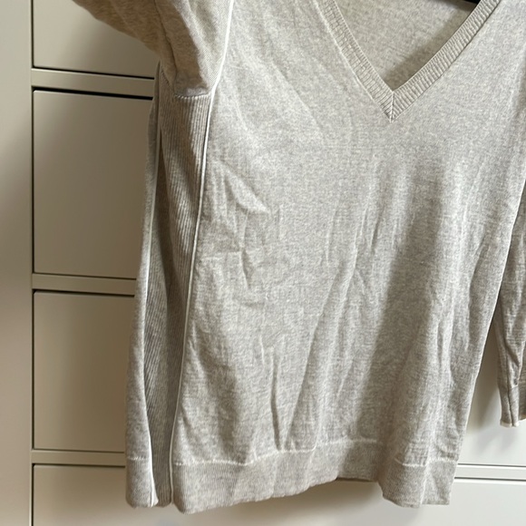 J Crew V Neck Top - Picture 4 of 5